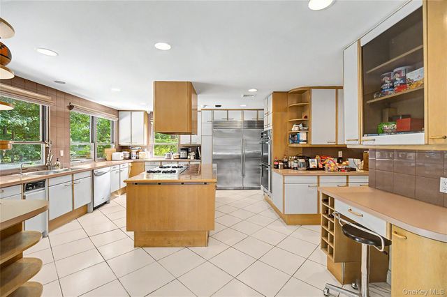 6 The Maples, Roslyn Estates, NY 11576