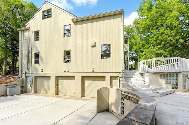 6 The Maples, Roslyn Estates, NY 11576