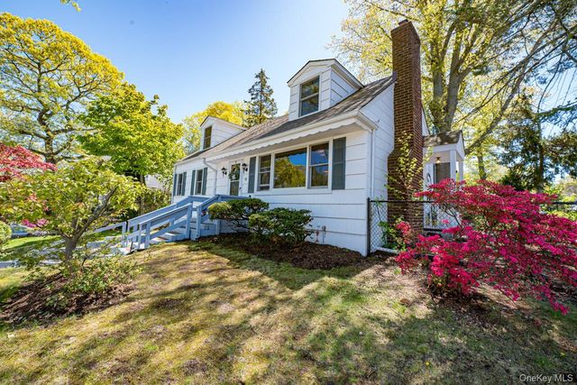 10 McKenzie Street, Huntington, NY 11743