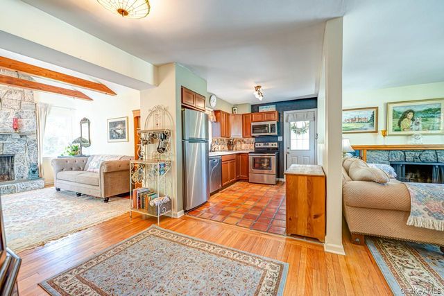 10 McKenzie Street, Huntington, NY 11743