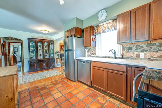 10 McKenzie Street, Huntington, NY 11743