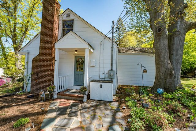 10 McKenzie Street, Huntington, NY 11743