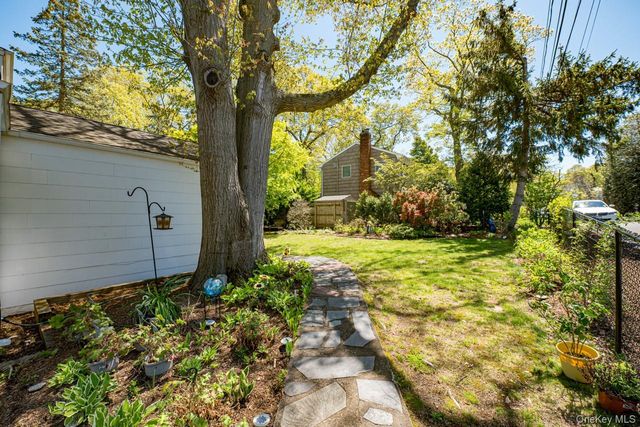 10 McKenzie Street, Huntington, NY 11743