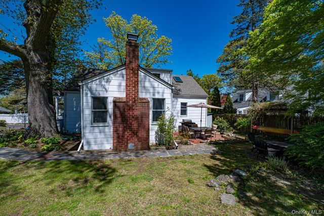 10 McKenzie Street, Huntington, NY 11743