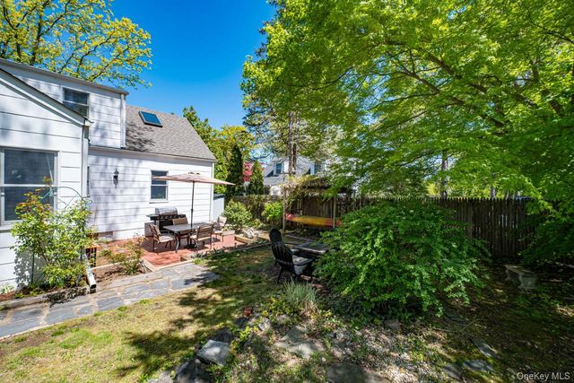 10 McKenzie Street, Huntington, NY 11743