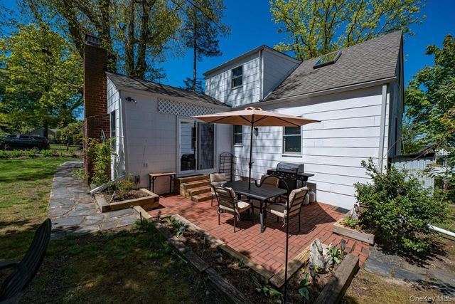 10 McKenzie Street, Huntington, NY 11743