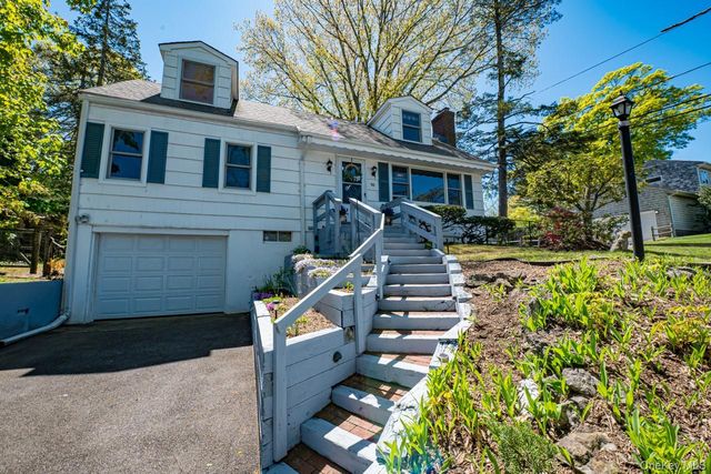 10 McKenzie Street, Huntington, NY 11743