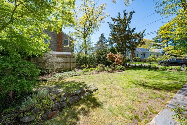 10 McKenzie Street, Huntington, NY 11743