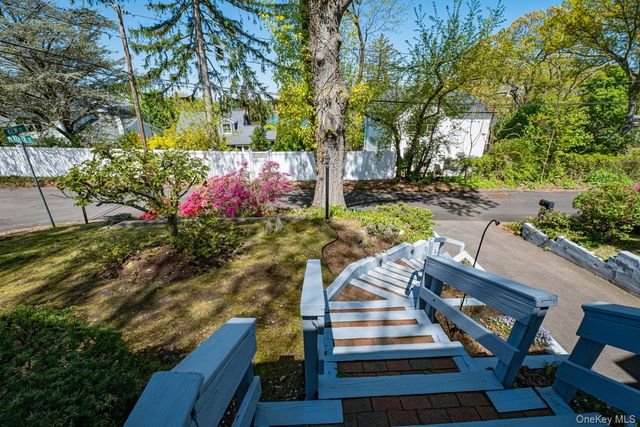 10 McKenzie Street, Huntington, NY 11743
