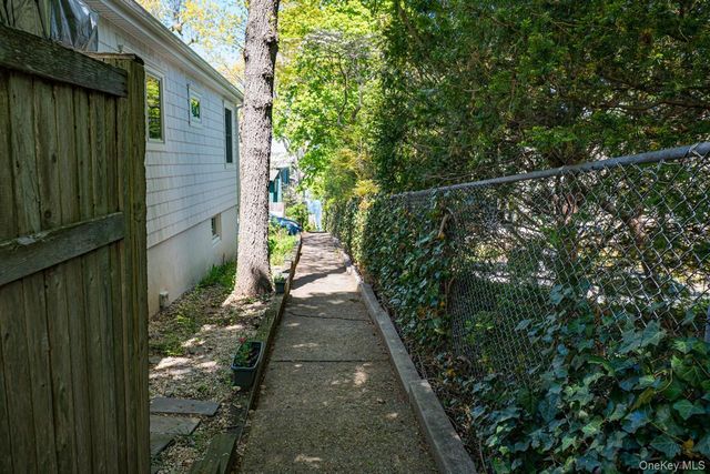 10 McKenzie Street, Huntington, NY 11743