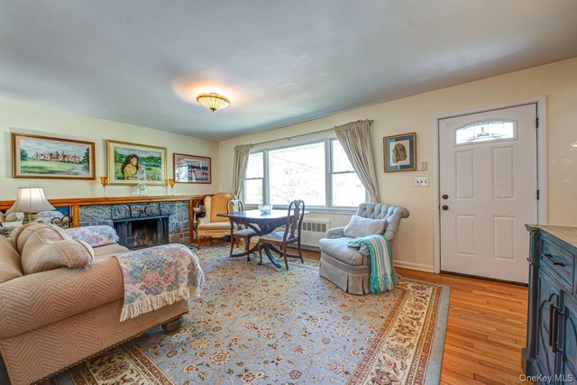 10 McKenzie Street, Huntington, NY 11743