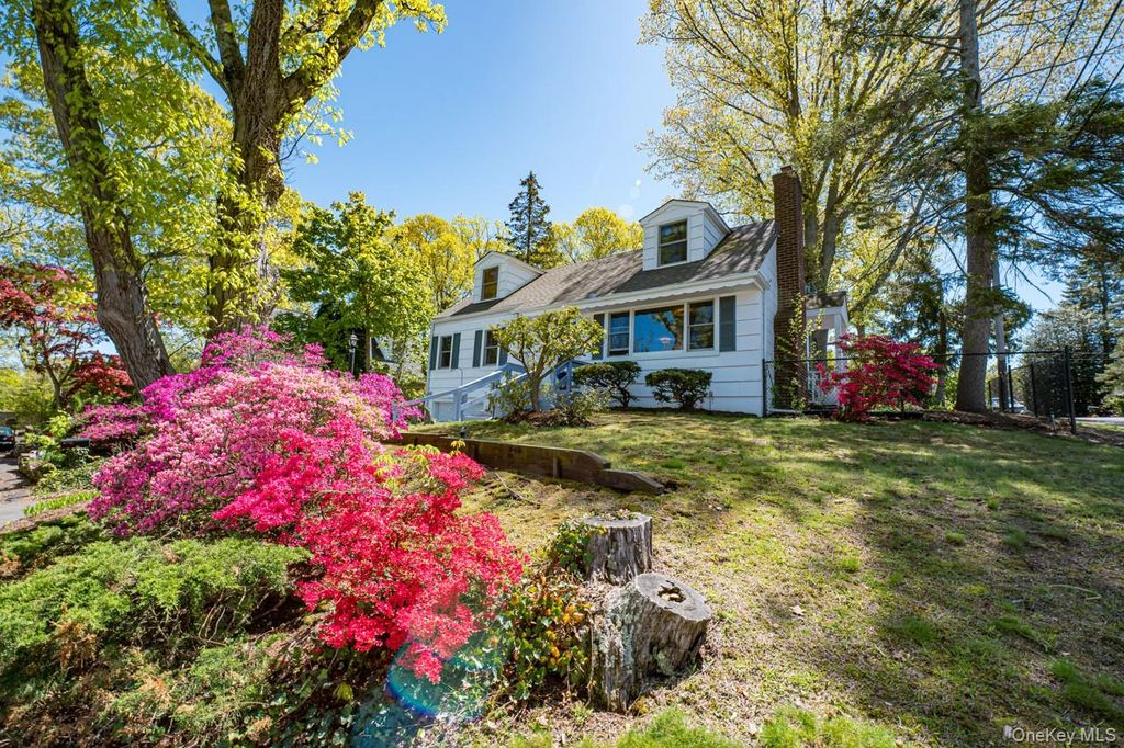 10 McKenzie Street, Huntington, NY 11743