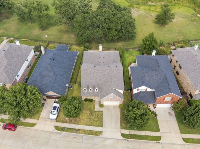 3009 Shoreline Drive, Burleson, TX 76028