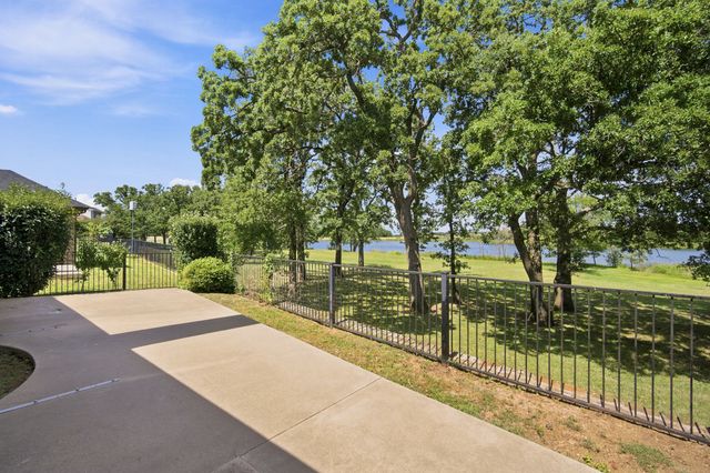 3009 Shoreline Drive, Burleson, TX 76028