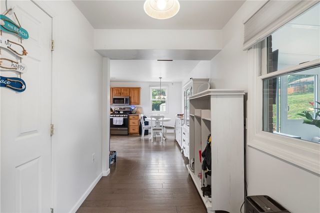 1558 Duncan Dr, Franklin Park, PA 15237