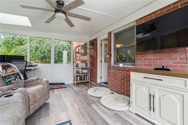 1558 Duncan Dr, Franklin Park, PA 15237