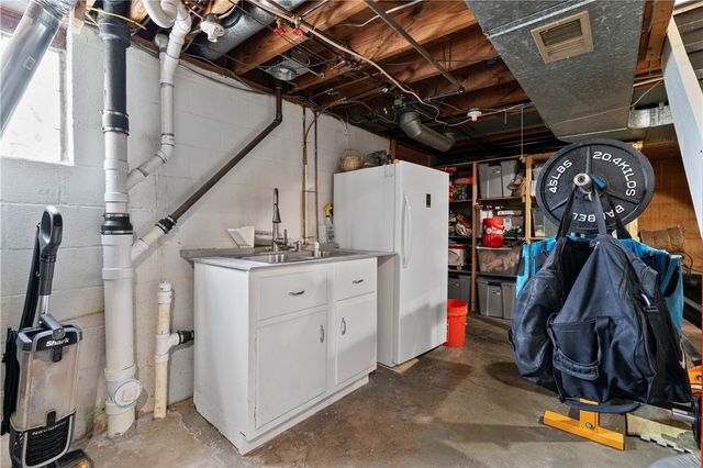 1558 Duncan Dr, Franklin Park, PA 15237
