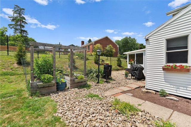 1558 Duncan Dr, Franklin Park, PA 15237