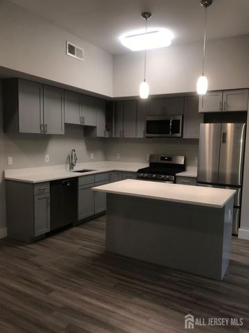 22 Center Street 203, Metuchen, NJ 08840