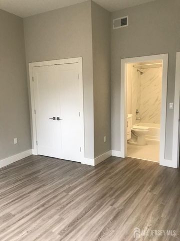 22 Center Street 203, Metuchen, NJ 08840