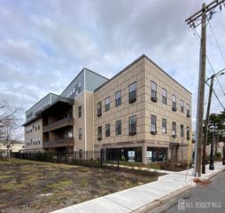 22 Center Street 203, Metuchen, NJ 08840