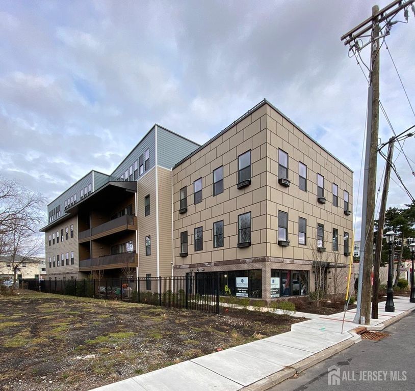 22 Center Street 203, Metuchen, NJ 08840