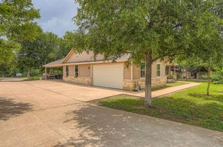 195 Heritage Oaks DR, Cedar Creek, TX 78612