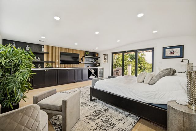 1325 Compton Street, Dallas, TX 75203