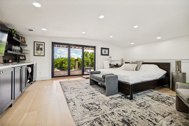 1325 Compton Street, Dallas, TX 75203