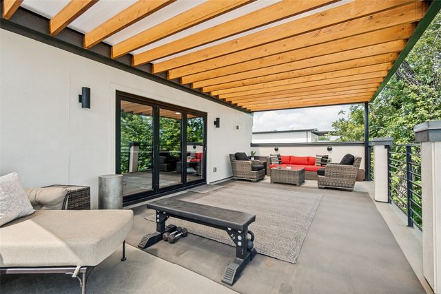 1325 Compton Street, Dallas, TX 75203