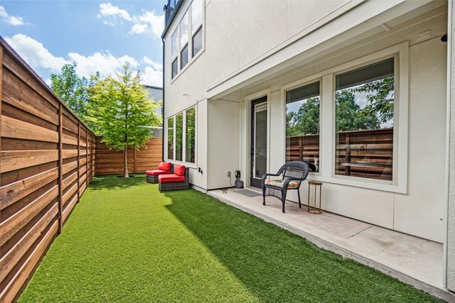 1325 Compton Street, Dallas, TX 75203