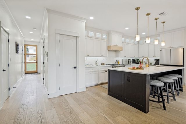 1325 Compton Street, Dallas, TX 75203