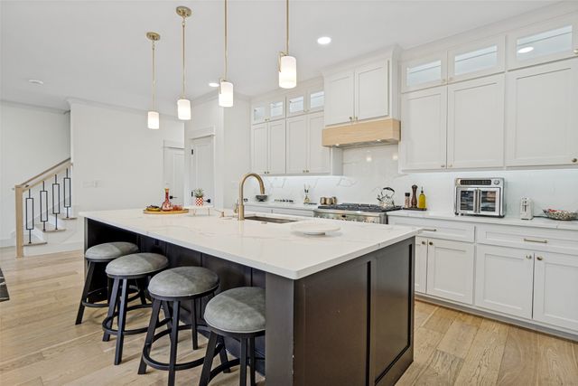 1325 Compton Street, Dallas, TX 75203