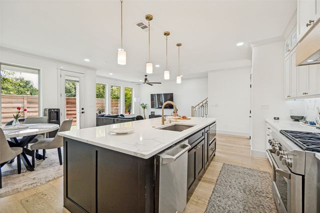 1325 Compton Street, Dallas, TX 75203