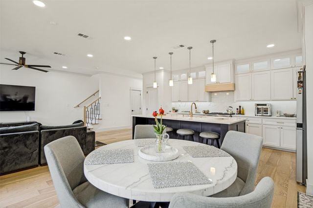 1325 Compton Street, Dallas, TX 75203