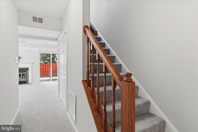 46810 RABBITRUN TER, Sterling, VA 20164