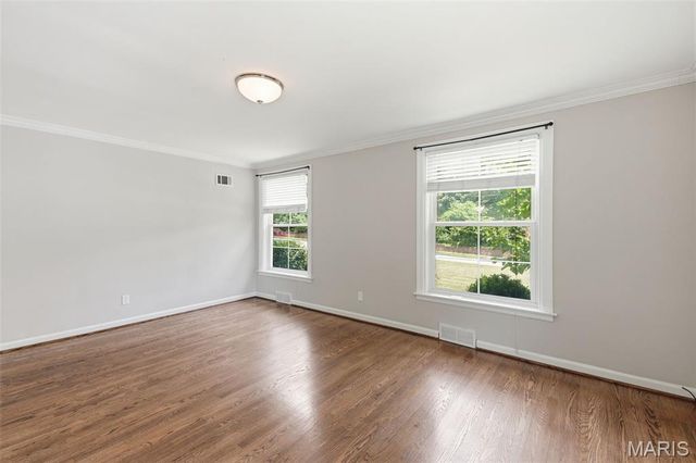 557 N Woodlawn Avenue, Kirkwood, MO 63122