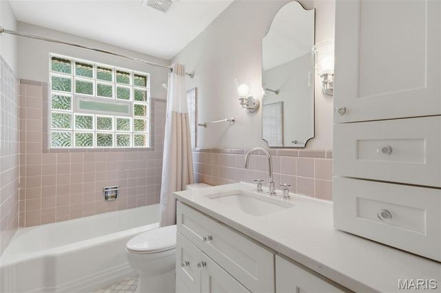 557 N Woodlawn Avenue, Kirkwood, MO 63122