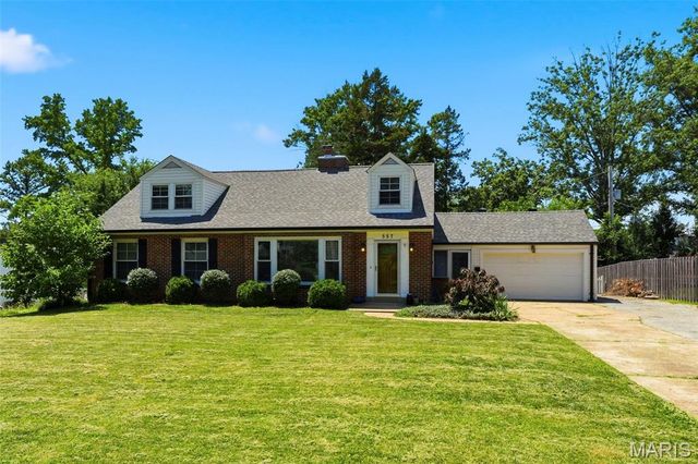 557 N Woodlawn Avenue, Kirkwood, MO 63122
