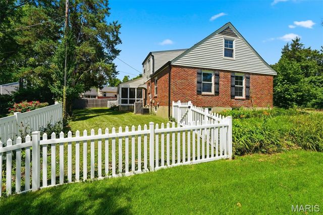 557 N Woodlawn Avenue, Kirkwood, MO 63122