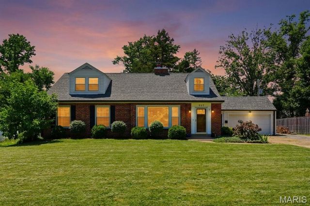 557 N Woodlawn Avenue, Kirkwood, MO 63122