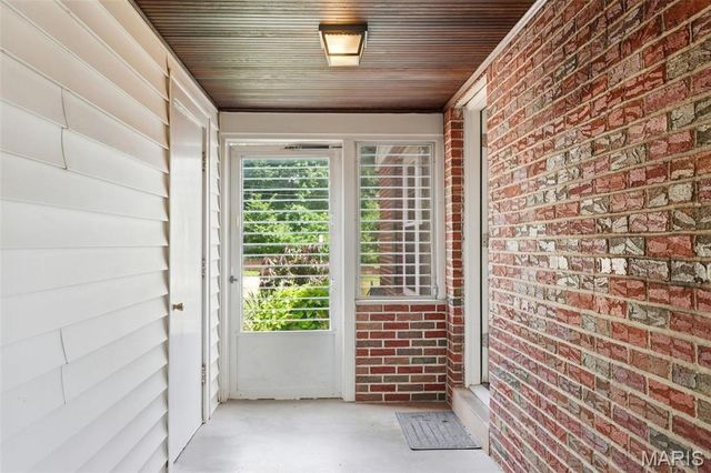 557 N Woodlawn Avenue, Kirkwood, MO 63122