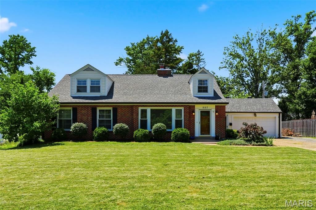 557 N Woodlawn Avenue, Kirkwood, MO 63122