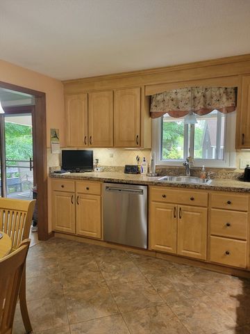 401 Cross St, Boylston, MA 01505