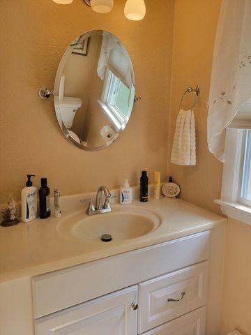 401 Cross St, Boylston, MA 01505