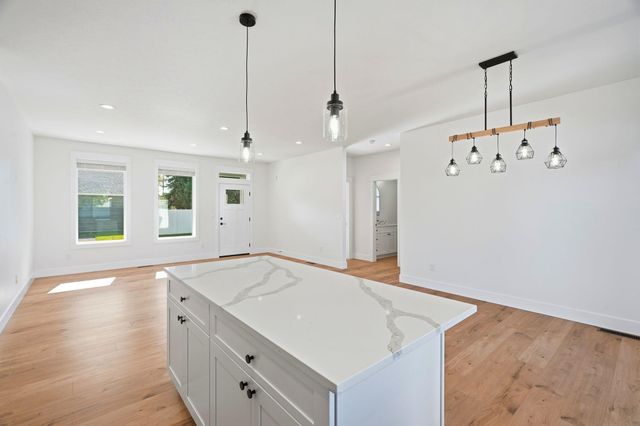 12121 E Sharp Ln, Spokane Valley, WA 99206