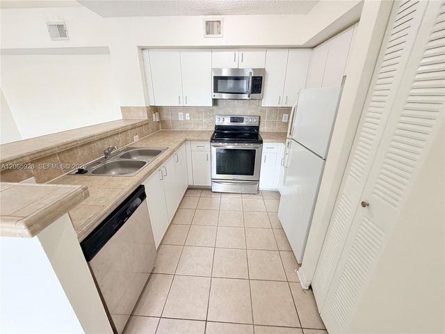 1749 Village Boulevard 304, West Palm Beach, FL 33409