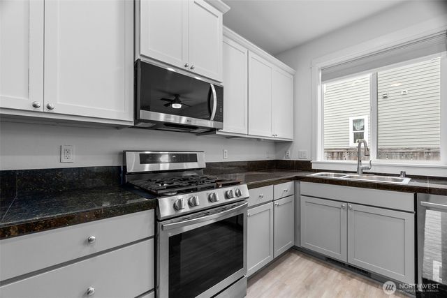 24015 221st Lane SE, Maple Valley, WA 98038