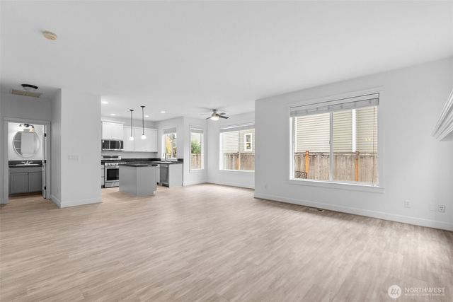 24015 221st Lane SE, Maple Valley, WA 98038