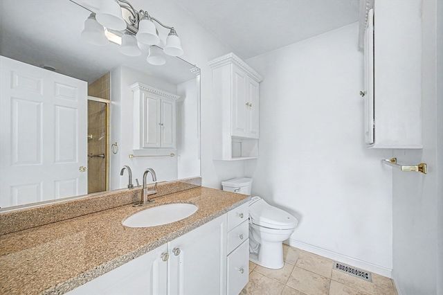 3 Oak View Ter 3, Franklin, MA 02038